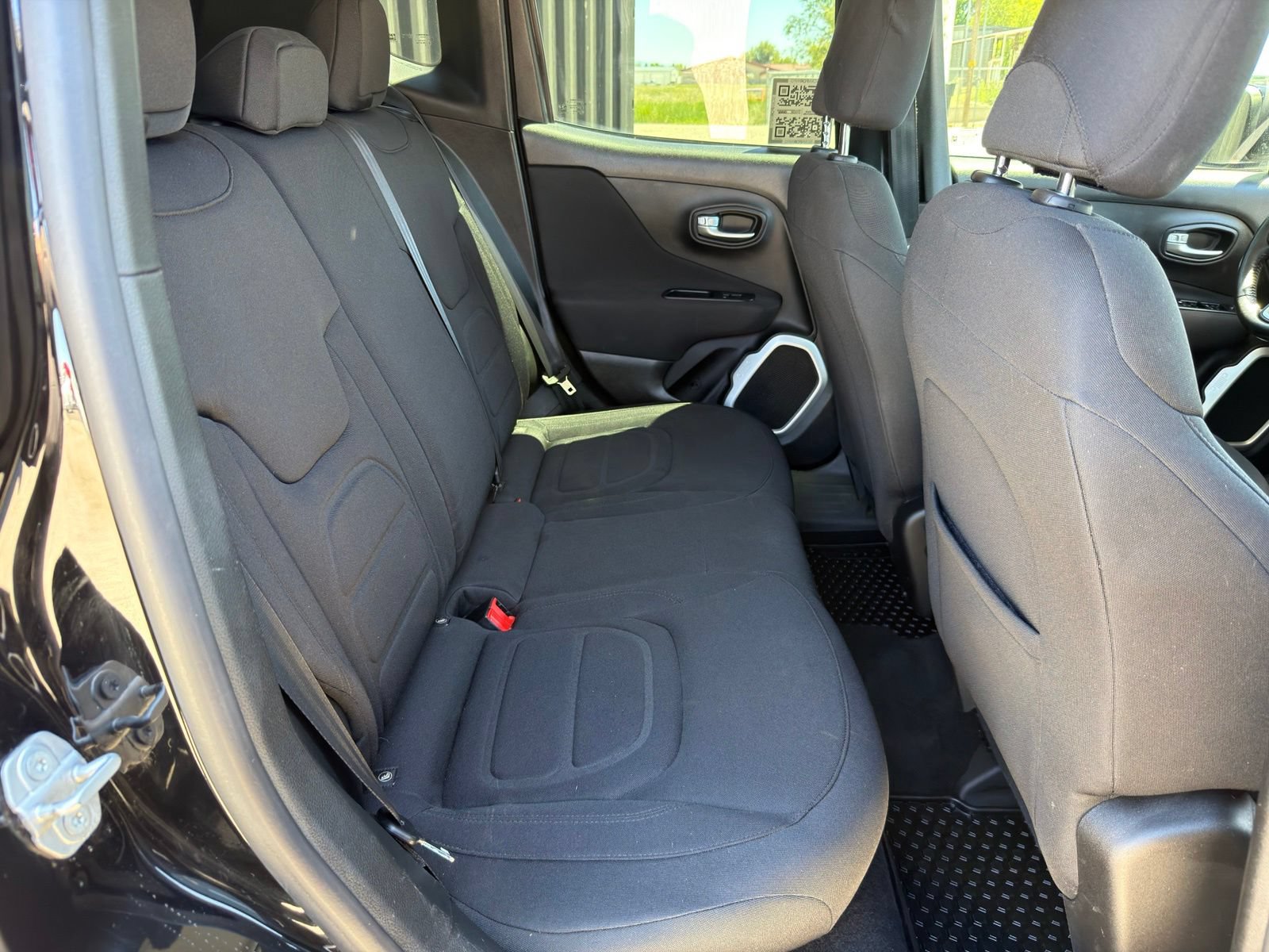 Used 2018 Jeep Renegade Latitude w/ Cold Weather Group AWD/4WD image 29