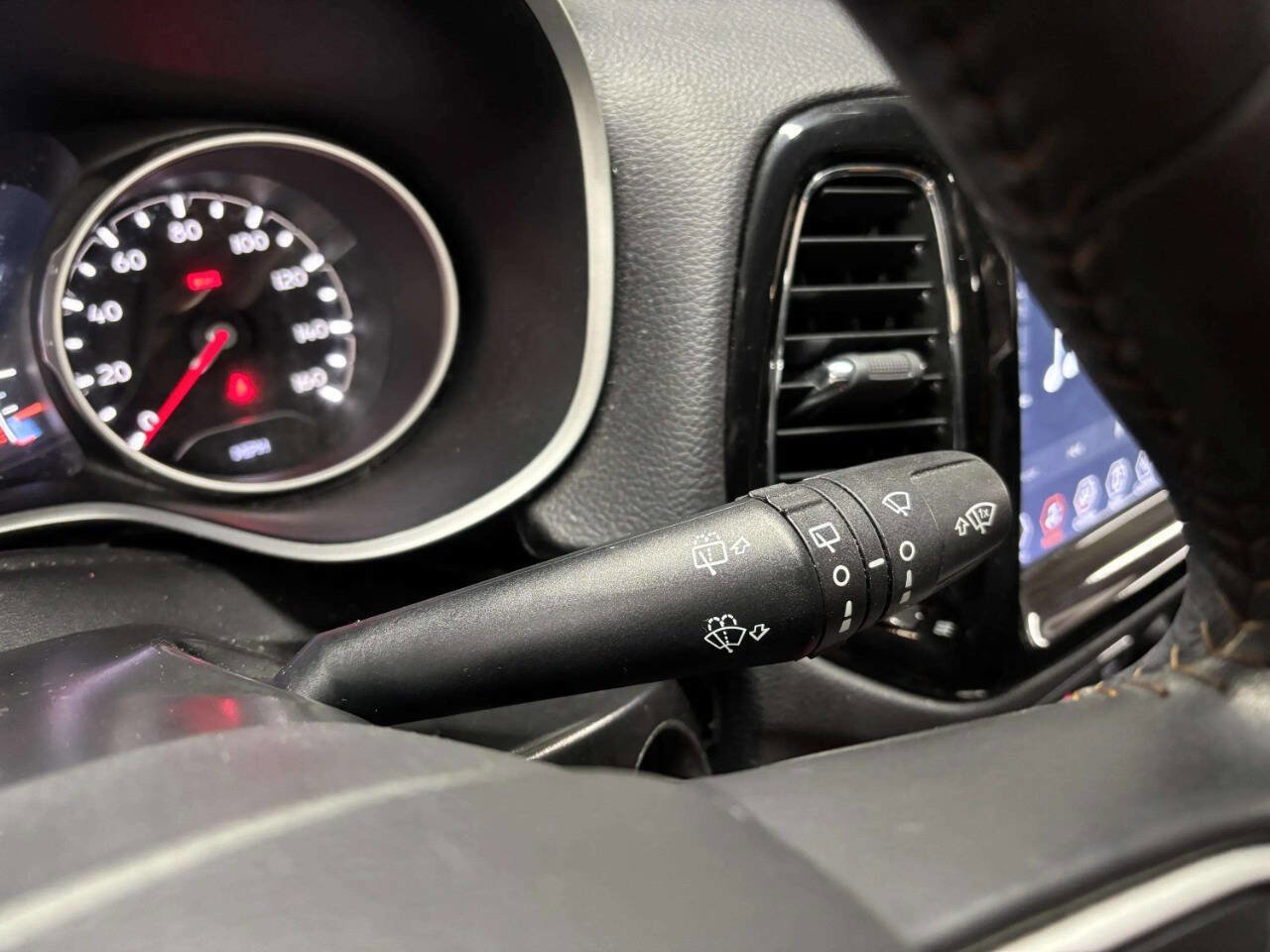 Used 2019 Jeep Compass Limited image 35