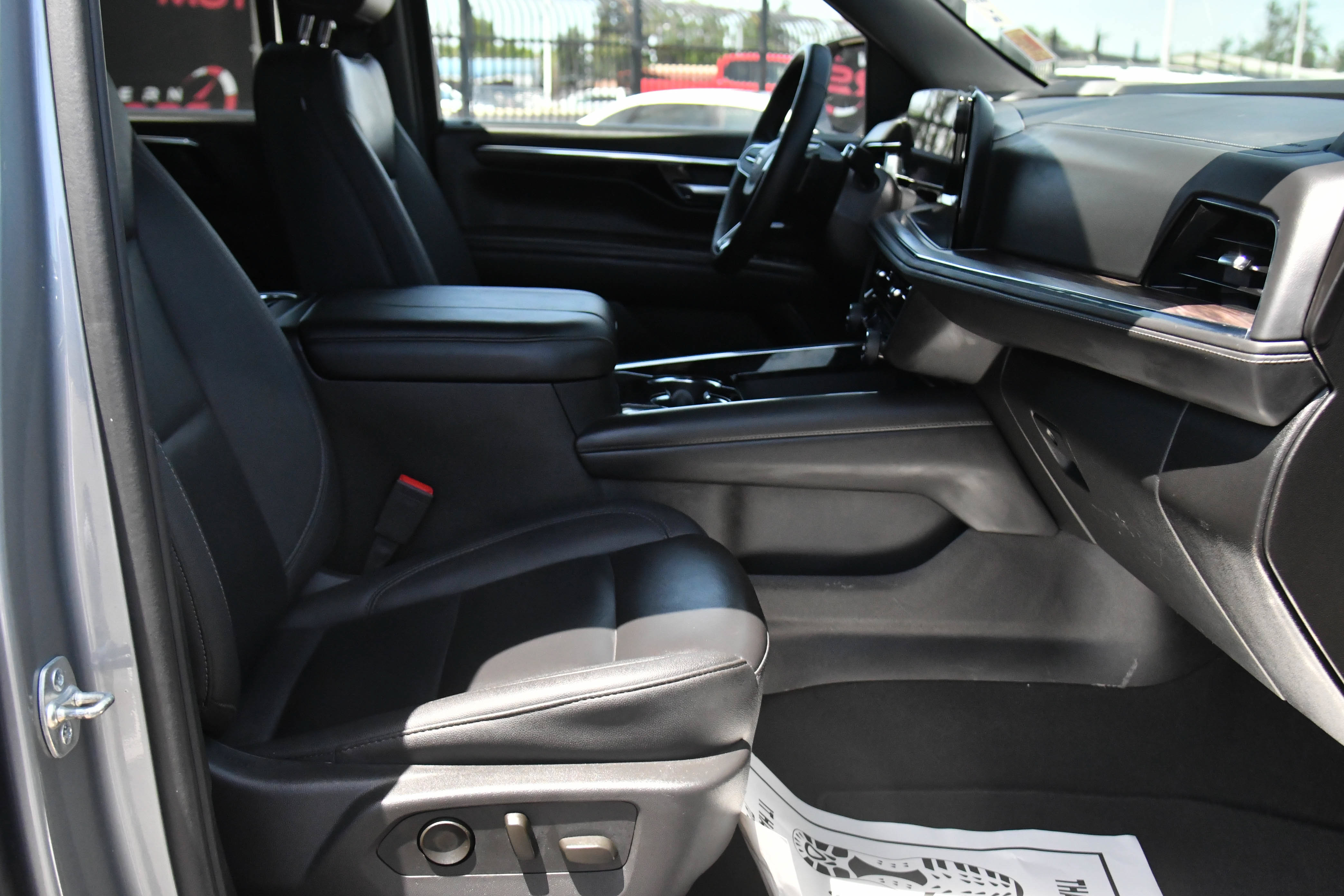 Used 2025 Chevrolet Tahoe LT AWD/4WD image 55