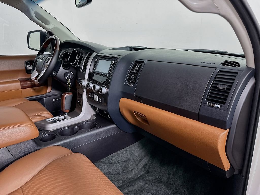 Used 2016 Toyota Sequoia Platinum image 31