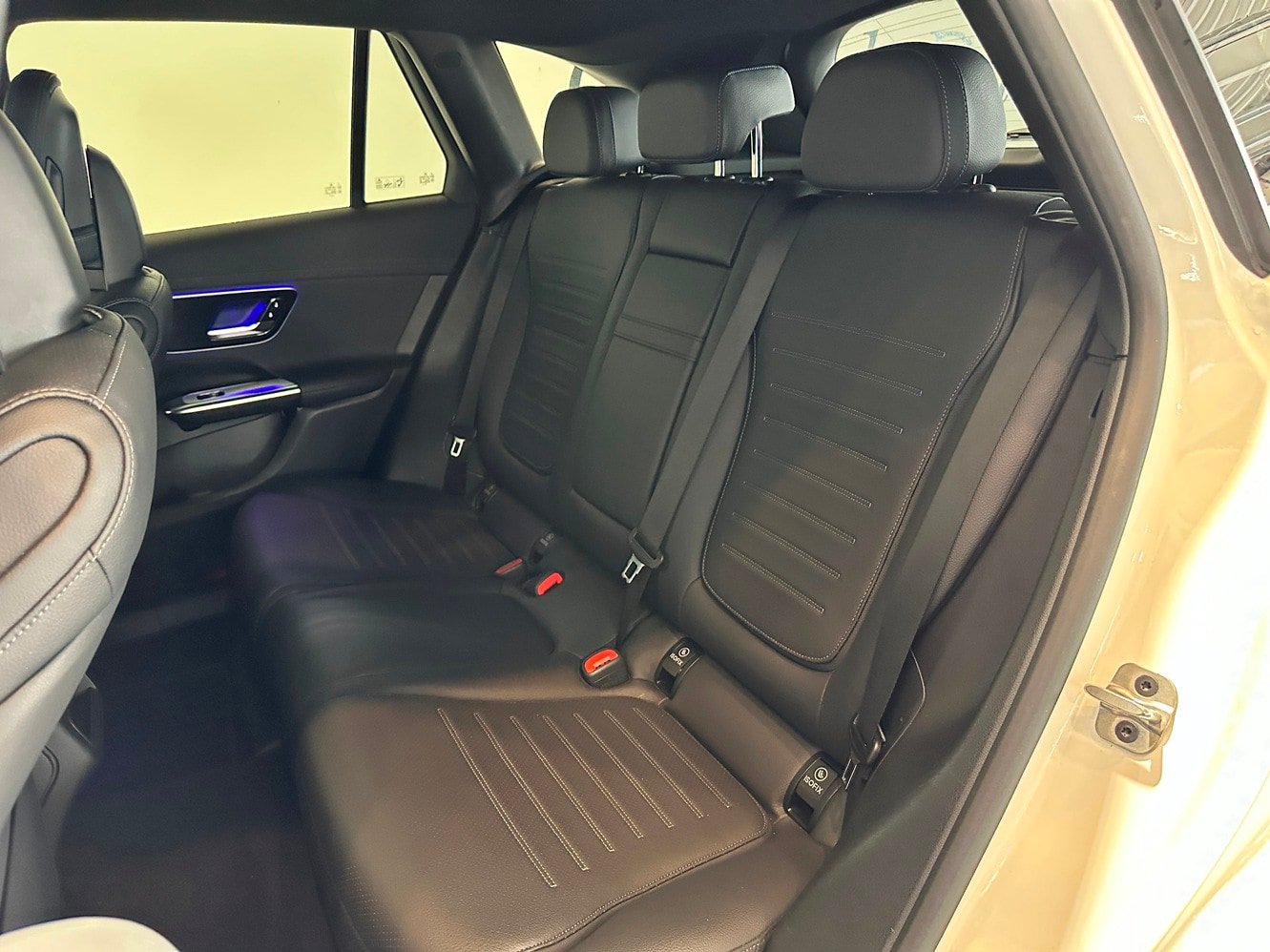 Used 2025 Mercedes-Benz GLC 300 4MATIC image 29