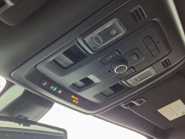 Used 2022 GMC Yukon SLT w/ SLT Premium Package image 15