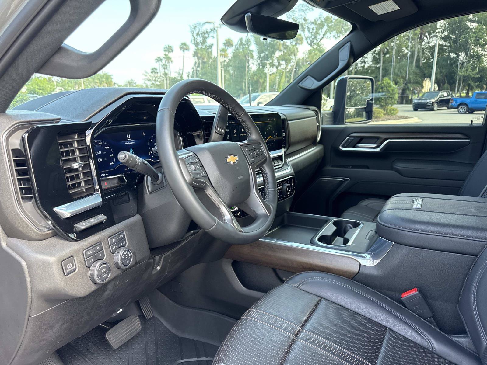 Used 2025 Chevrolet Silverado 2500 High Country w/ High Country Premium Package AWD/4WD image 21