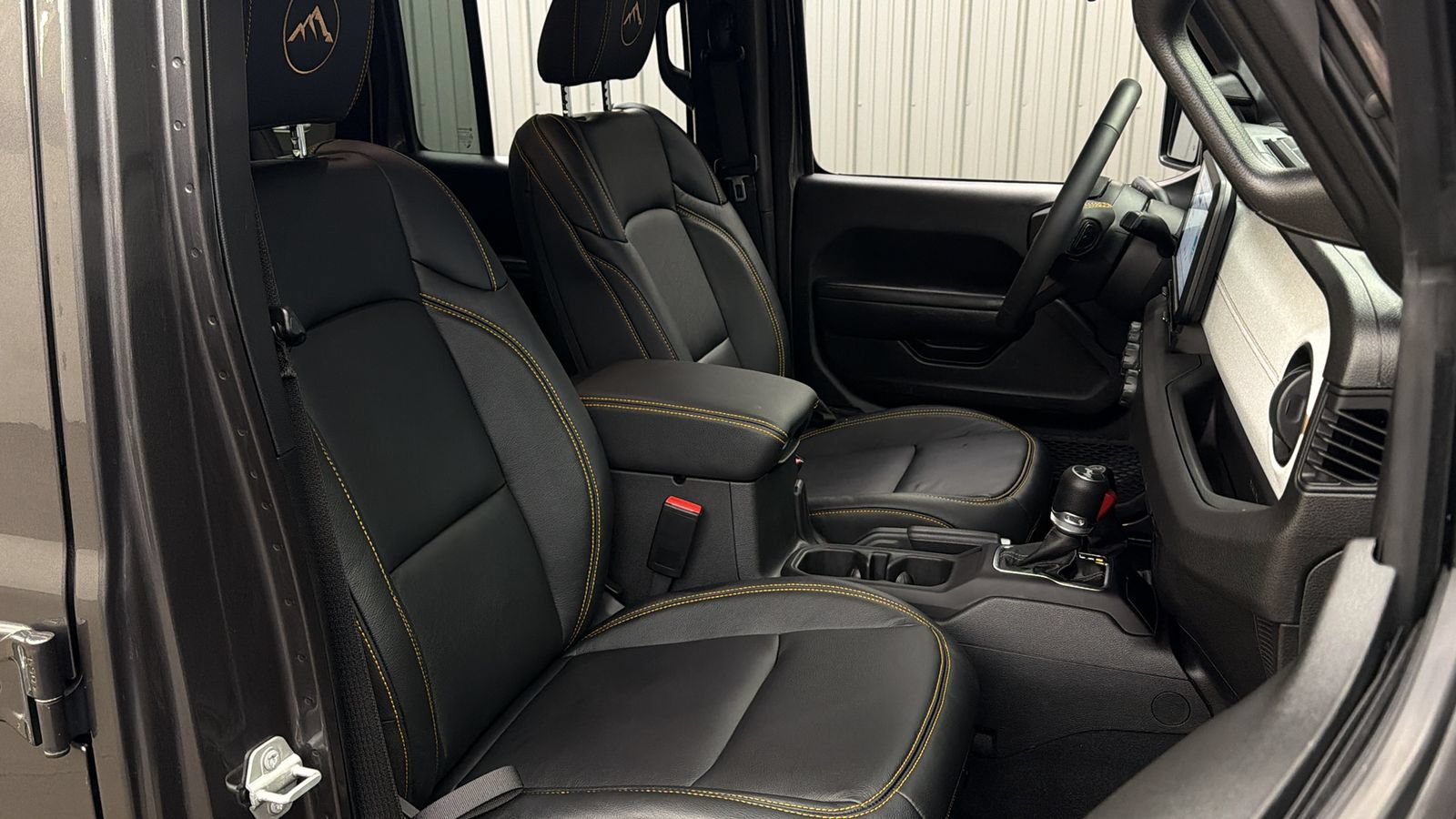 Used 2024 Jeep Wrangler Unlimited w/ Convenience Group AWD/4WD image 35