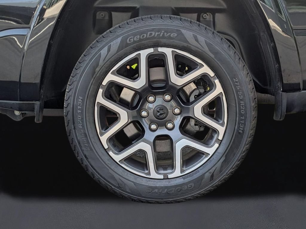 Used 2025 RAM 1500 Laramie AWD/4WD image 12