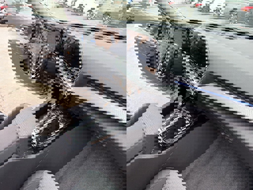 Used 2025 Chevrolet Trax LT w/ LT Convenience Package FWD image 30