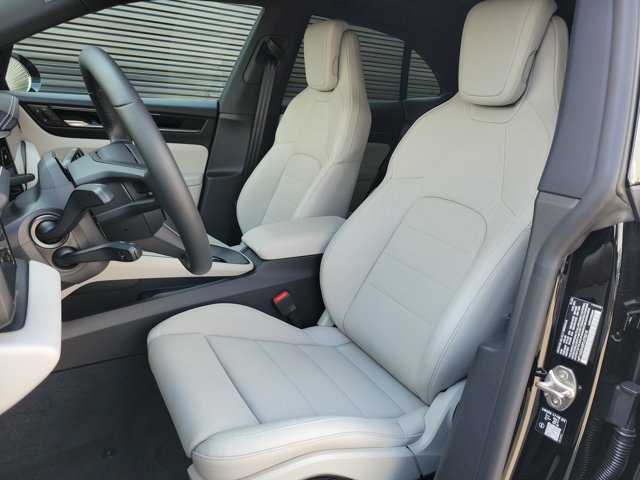 New 2026 Porsche Macan Electric RWD image 5