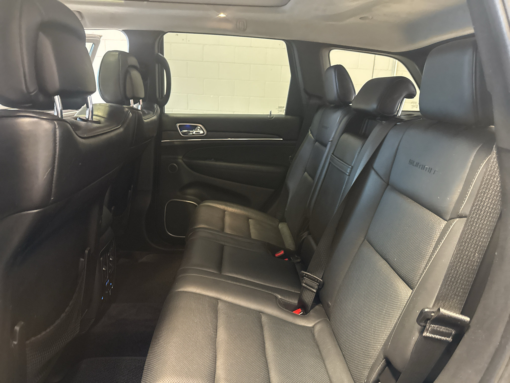 Used 2017 Jeep Grand Cherokee Summit AWD/4WD image 30