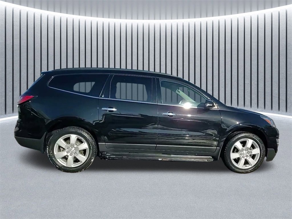 Used 2017 Chevrolet Traverse LT w/ Style and Technology Package image 5