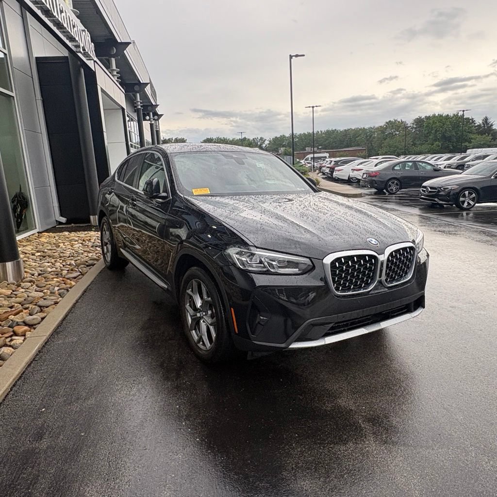 Used 2025 BMW X4 xDrive30i w/ Premium Package AWD/4WD image 4