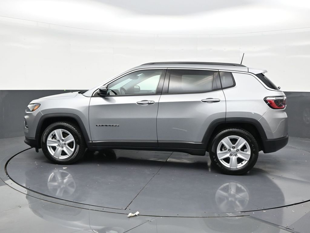 Used 2022 Jeep Compass Latitude FWD image 2