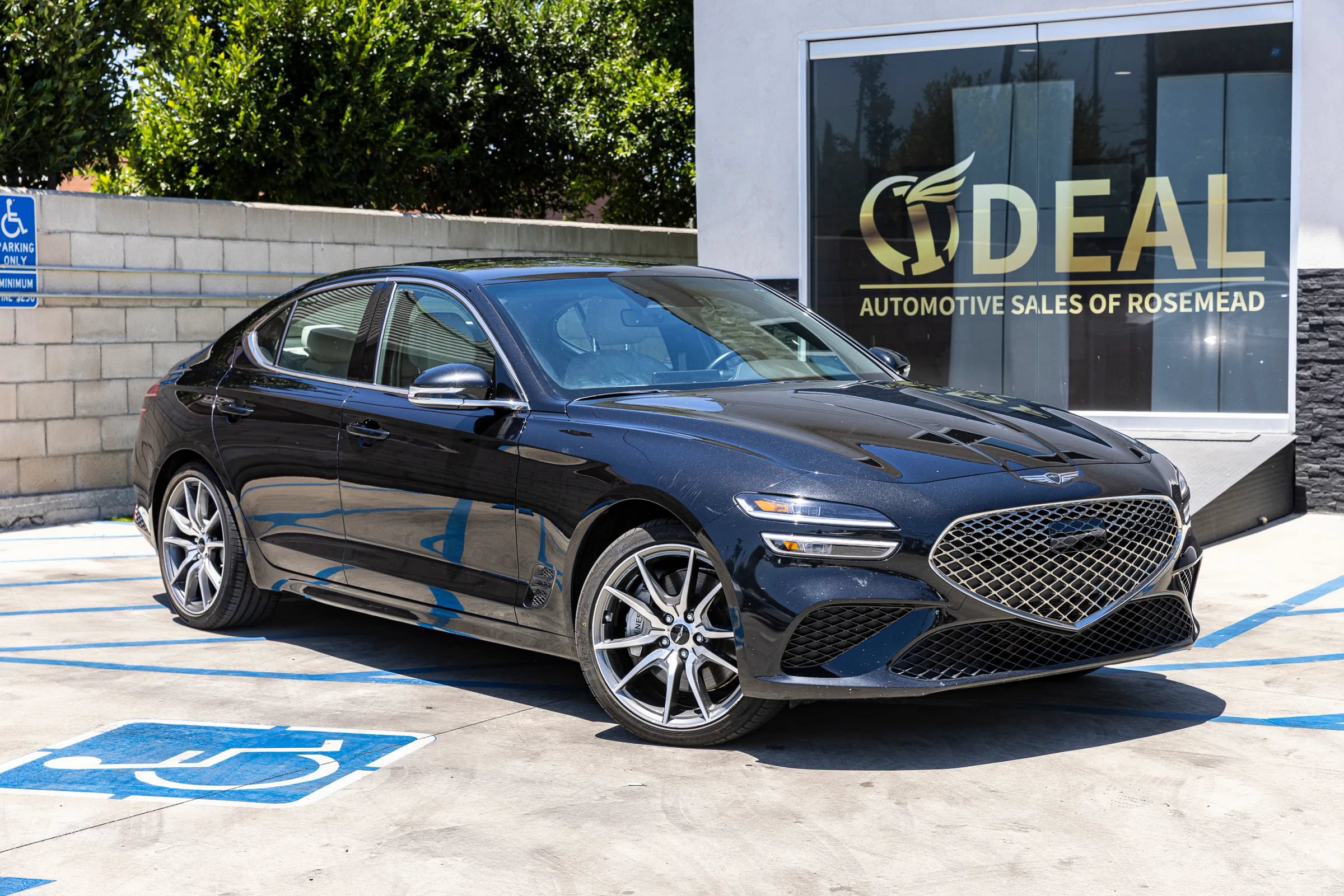 Used 2025 Genesis G70 2.5T RWD image 2