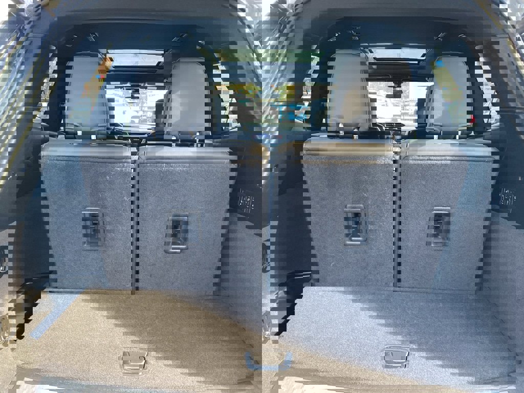 Used 2025 Cadillac XT6 Premium Luxury image 16