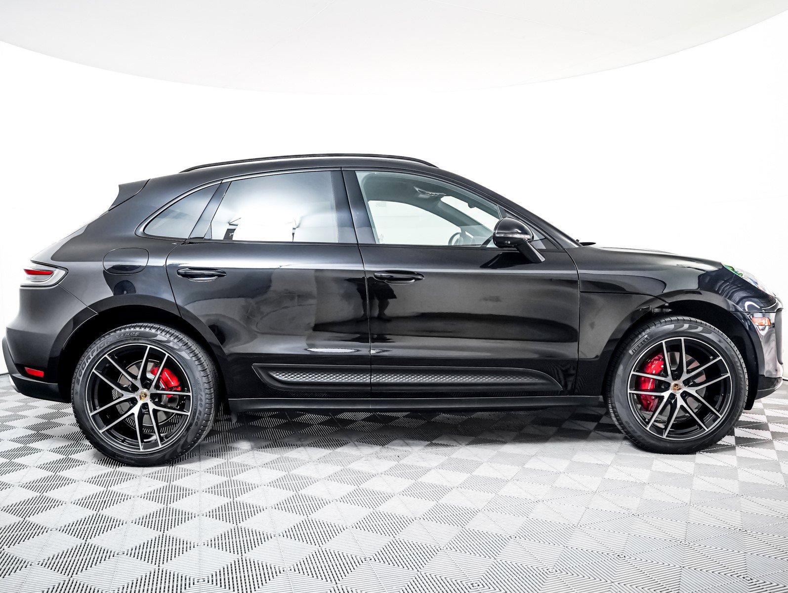 Used 2025 Porsche Macan S image 9