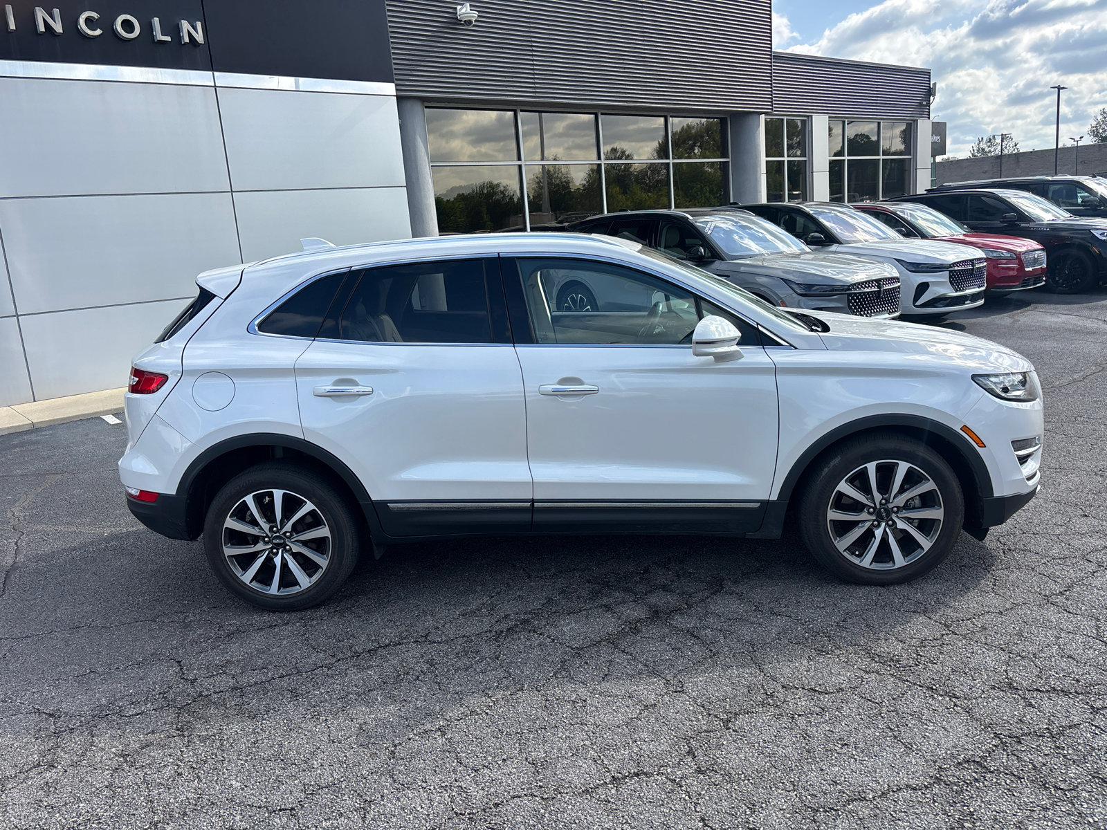 Used 2019 Lincoln MKC Reserve w/ MKC Climate Package AWD/4WD image 8