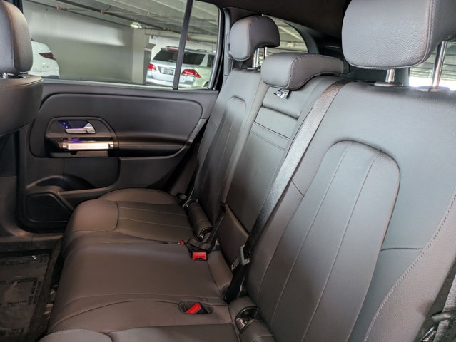 Used 2025 Mercedes-Benz GLB 250 image 20
