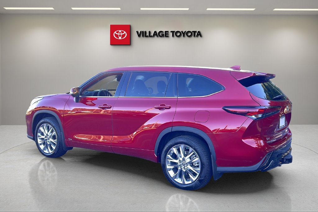Certified 2026 Toyota Highlander Limited AWD/4WD image 3