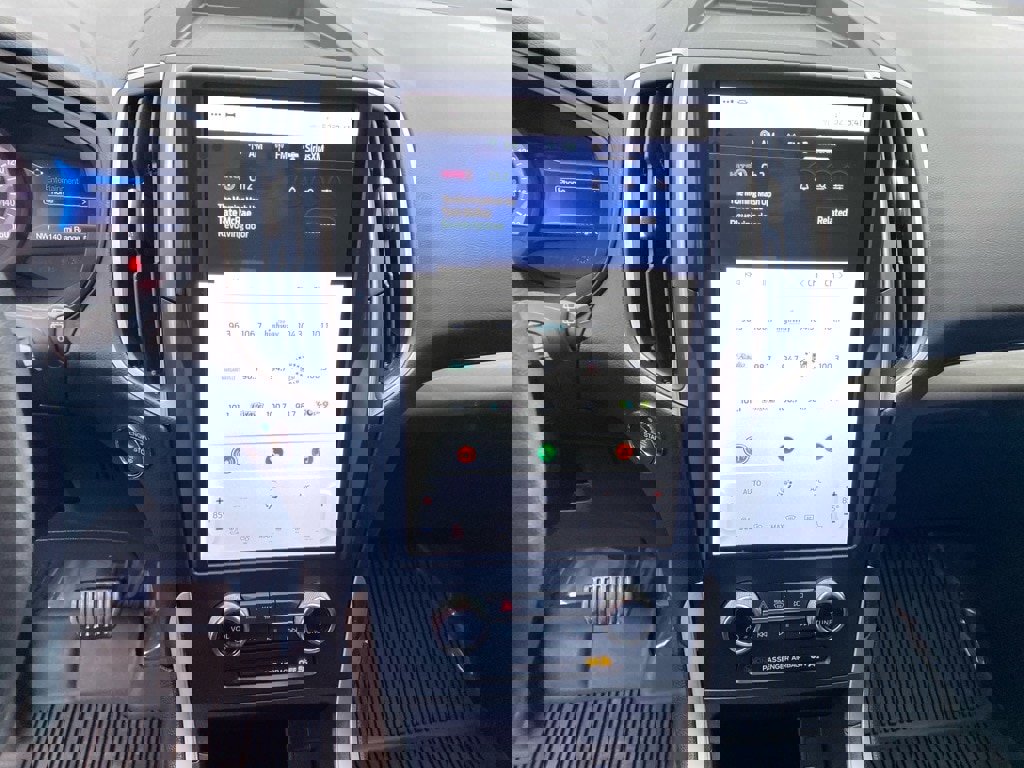 Used 2024 Ford Edge SEL w/ Convenience Package image 11