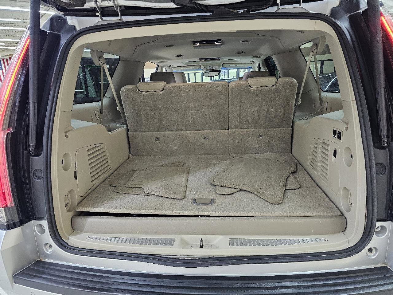 Used 2015 Cadillac Escalade ESV Luxury AWD/4WD image 13