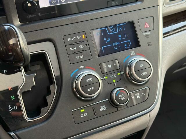 Used 2016 Toyota Sienna XLE 4D Passenger Van image 27