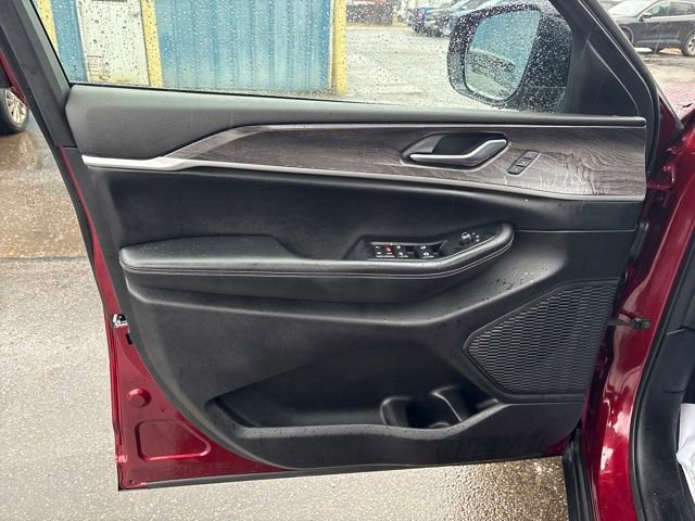 Used 2023 Jeep Grand Cherokee L Limited w/ Luxury Tech Group II image 8