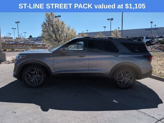 Used 2025 Ford Explorer ST-Line w/ ST-Line Street Pack image 4