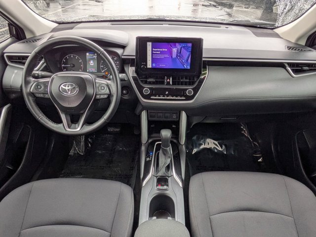 Used 2025 Toyota Corolla Cross LE image 15