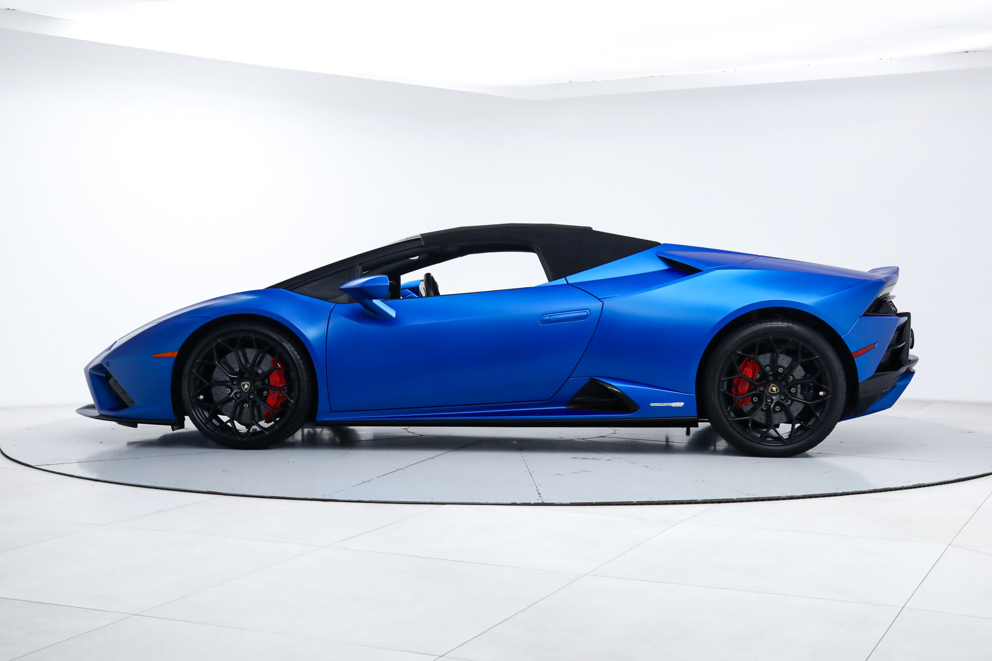 Used 2021 Lamborghini Huracan EVO RWD image 3