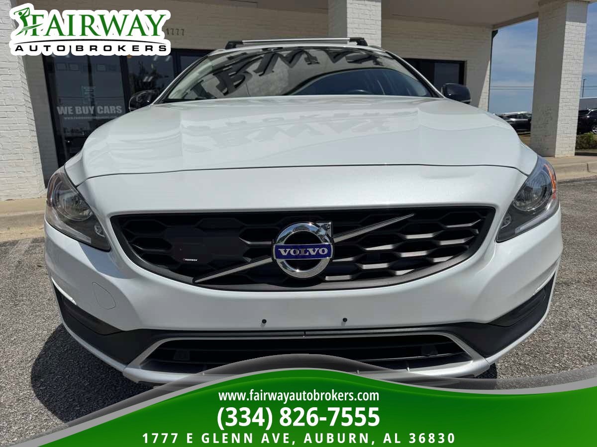 Used 2018 Volvo V60 T5 Cross Country image 3