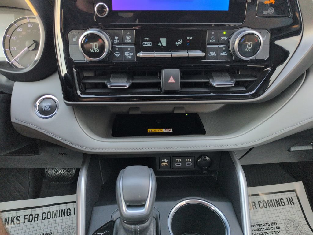 Certified 2023 Toyota Highlander XLE FWD image 18
