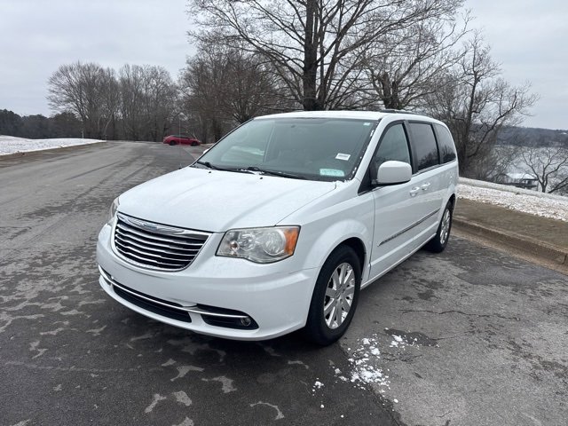 Used 2016 Chrysler Town & Country Touring image 3