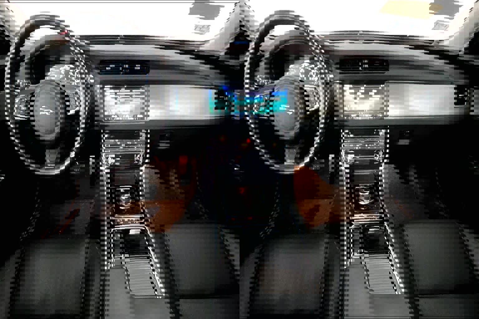 Used 2017 Jaguar XF Prestige image 15