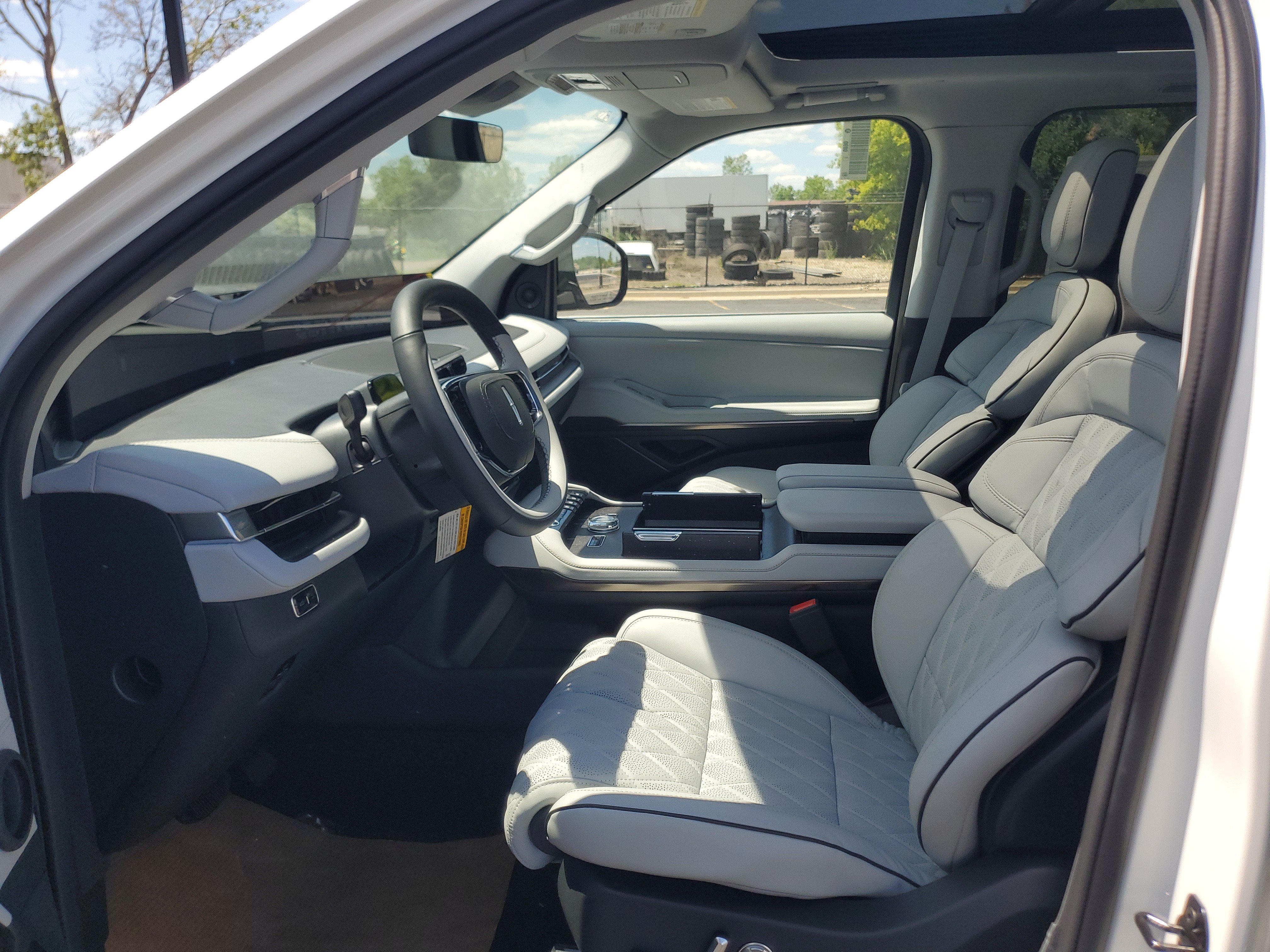 New 2026 Lincoln Navigator Black Label AWD/4WD image 12
