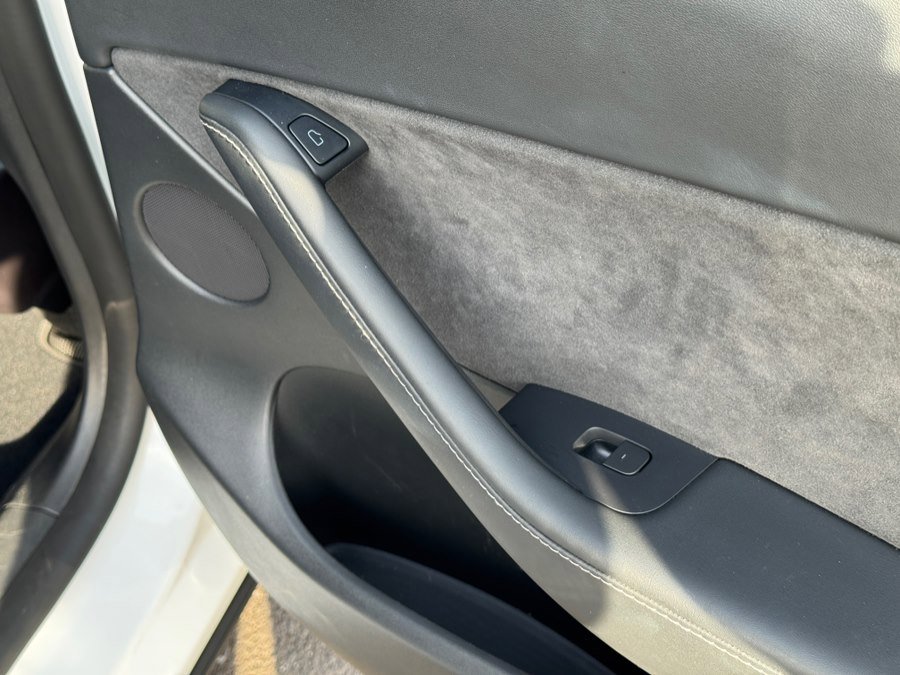 Used 2022 Tesla Model Y Performance image 33