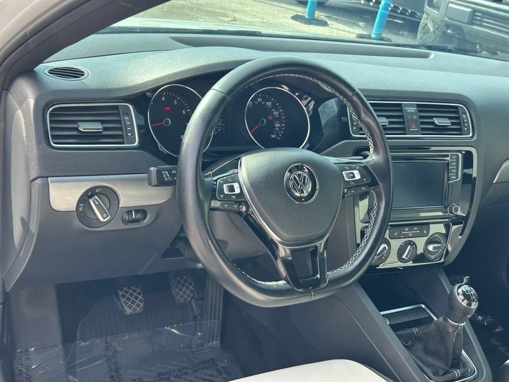 Used 2016 Volkswagen Jetta Sport FWD image 29