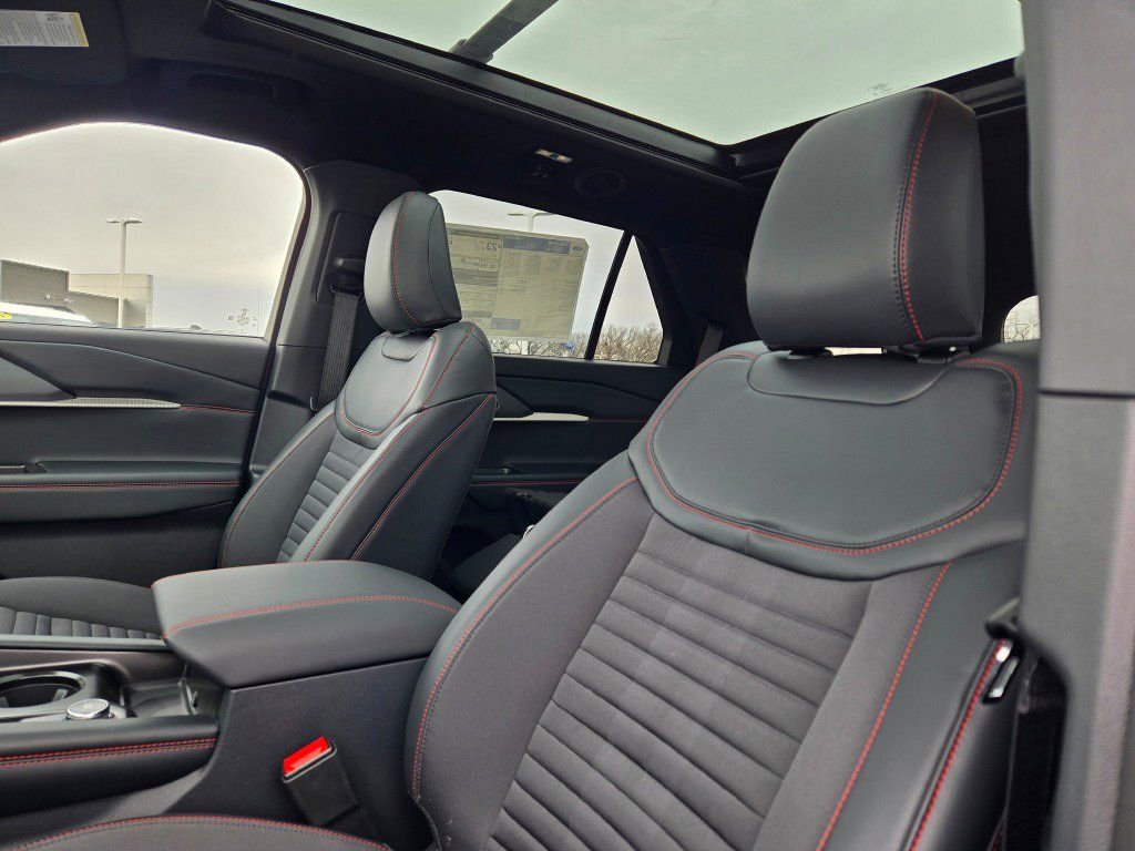 New 2026 Ford Explorer ST-Line w/ ST-Line Street Pack image 26