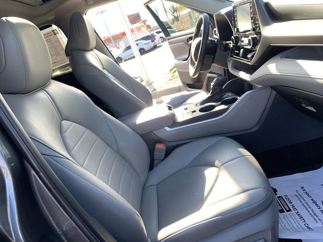 Used 2022 Toyota Highlander XLE image 14