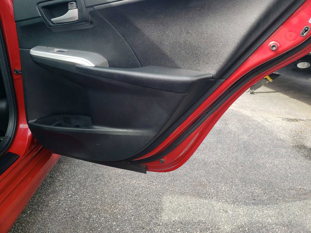 Used 2013 Toyota Camry SE image 34