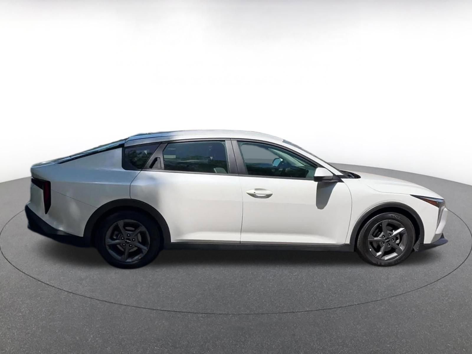 Used 2025 Kia K4 LXS FWD image 16