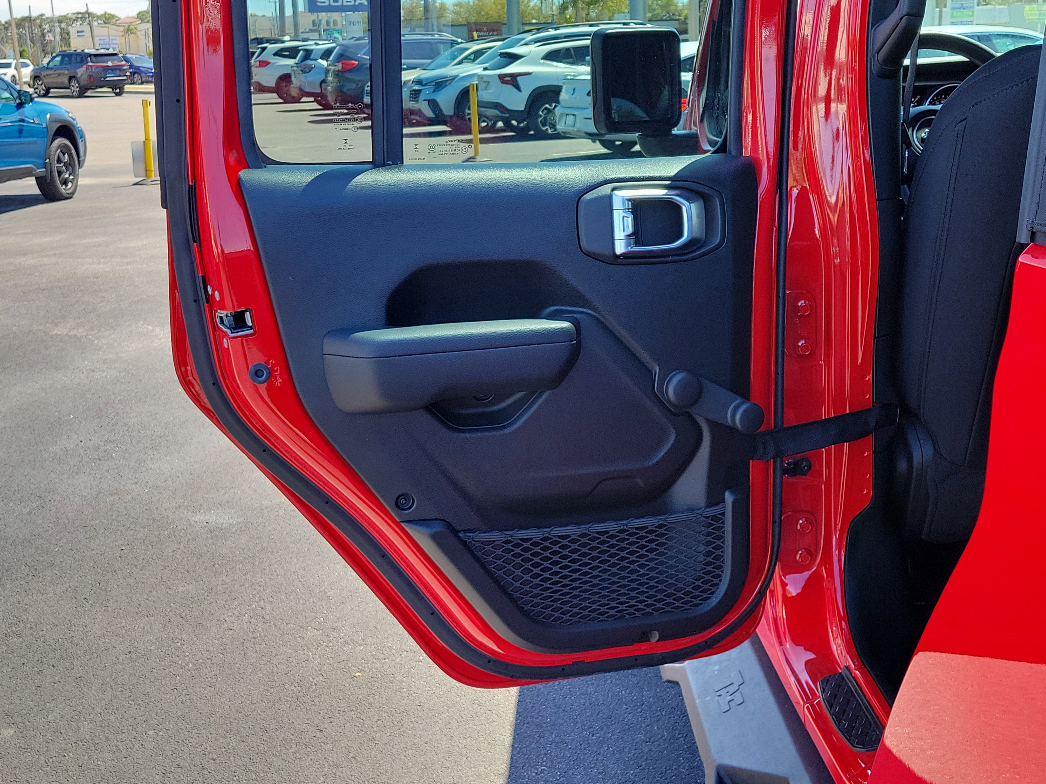 Used 2023 Jeep Gladiator Sport image 13