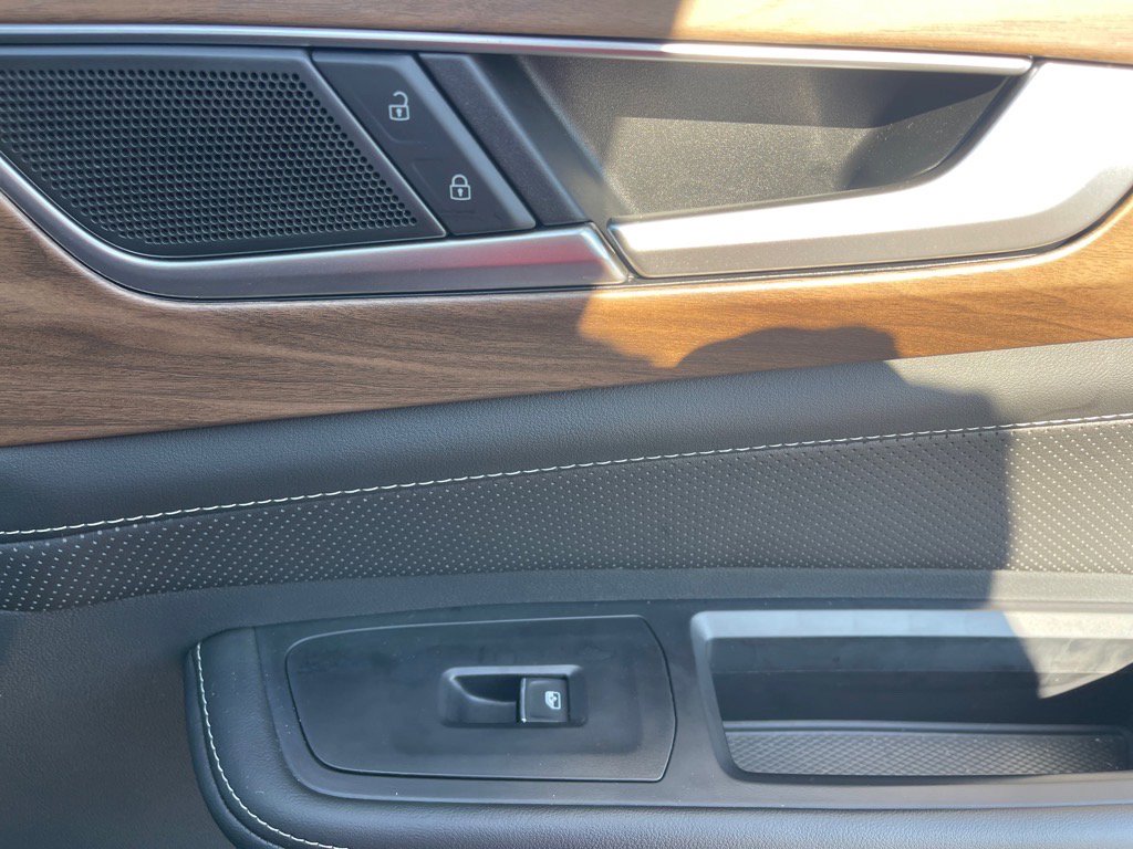 Used 2025 Volkswagen Atlas SE image 20