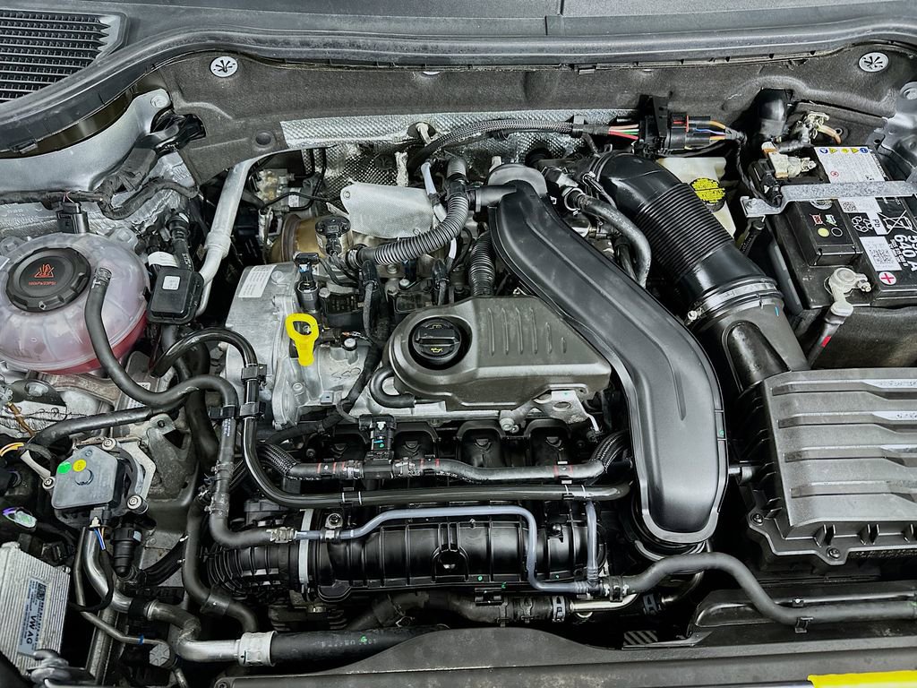 Used 2025 Volkswagen Taos SE image 37