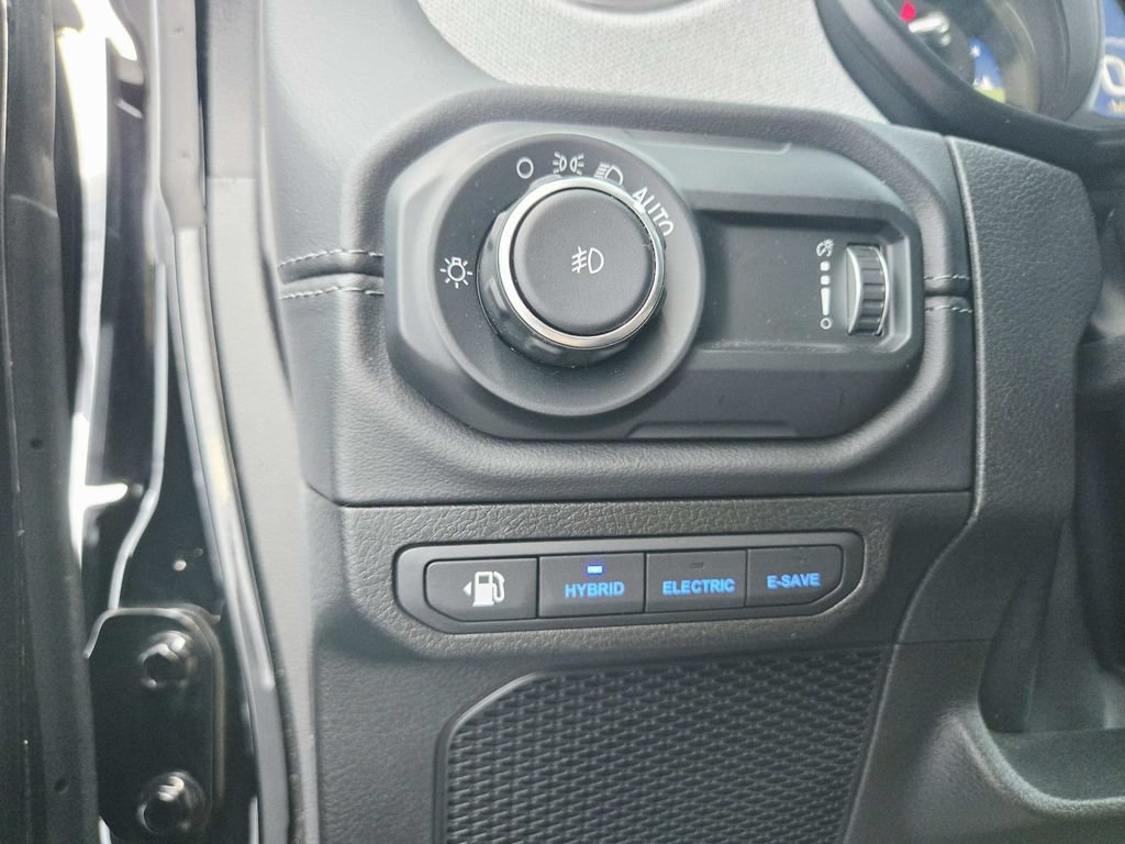 Certified 2025 Jeep Wrangler Unlimited Sahara AWD/4WD image 33