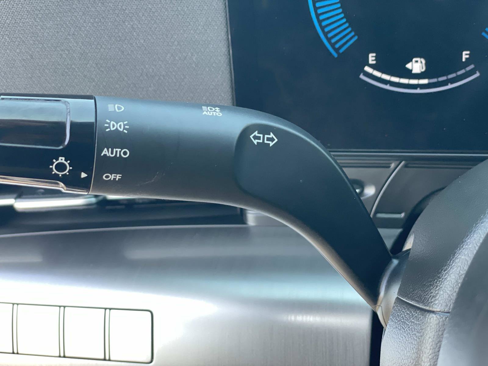 Certified 2025 Hyundai Kona SEL image 28