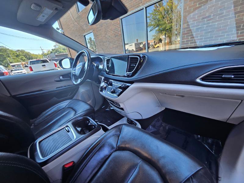 Used 2021 Chrysler Pacifica Touring-L FWD image 66