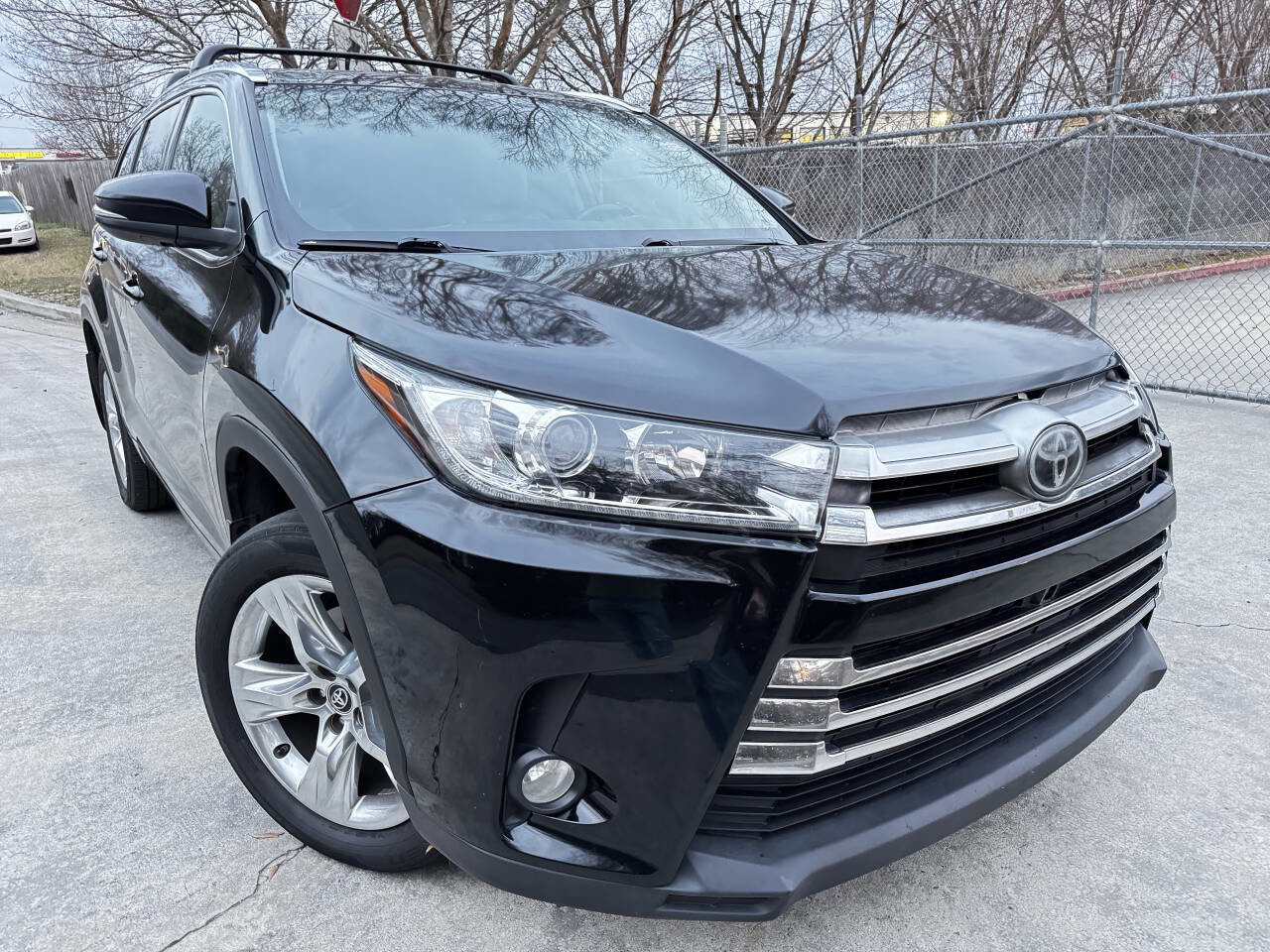 Used 2018 Toyota Highlander Limited image 3