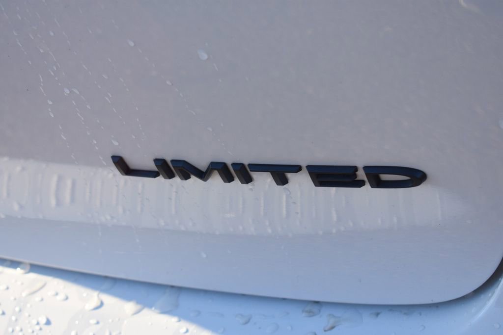 Used 2025 Chrysler Pacifica Limited FWD image 21