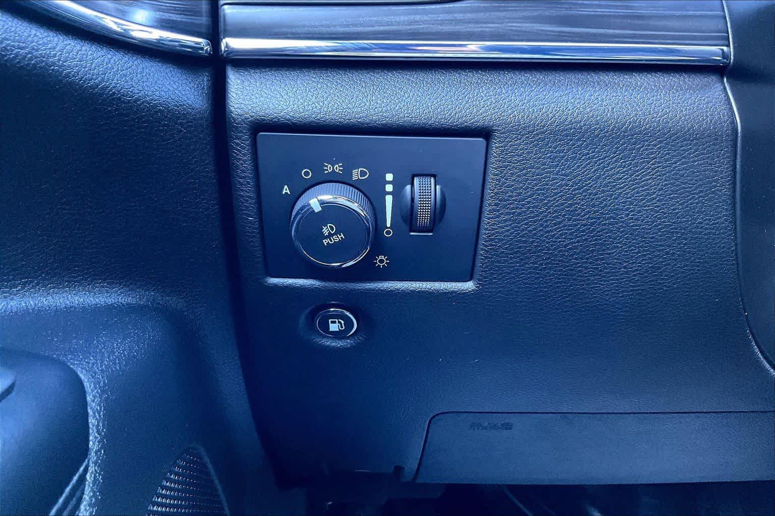 Used 2021 Jeep Grand Cherokee Limited RWD image 34