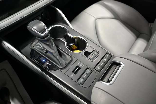 Used 2021 Toyota Highlander XLE image 19