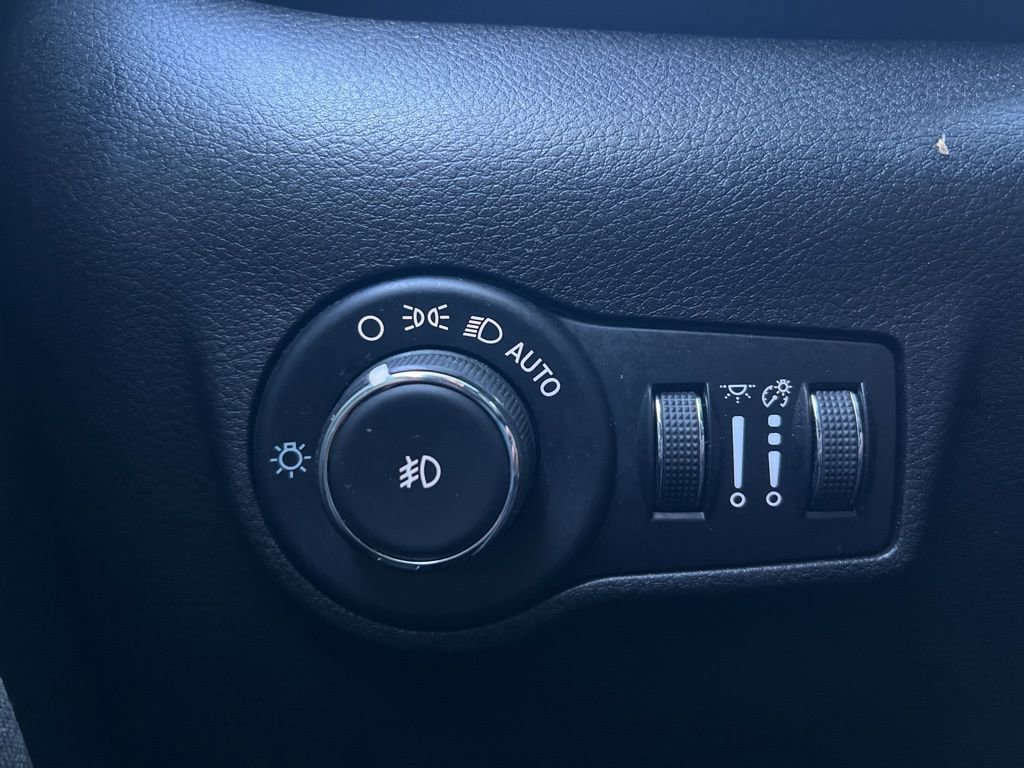 Used 2023 Jeep Compass Latitude image 13